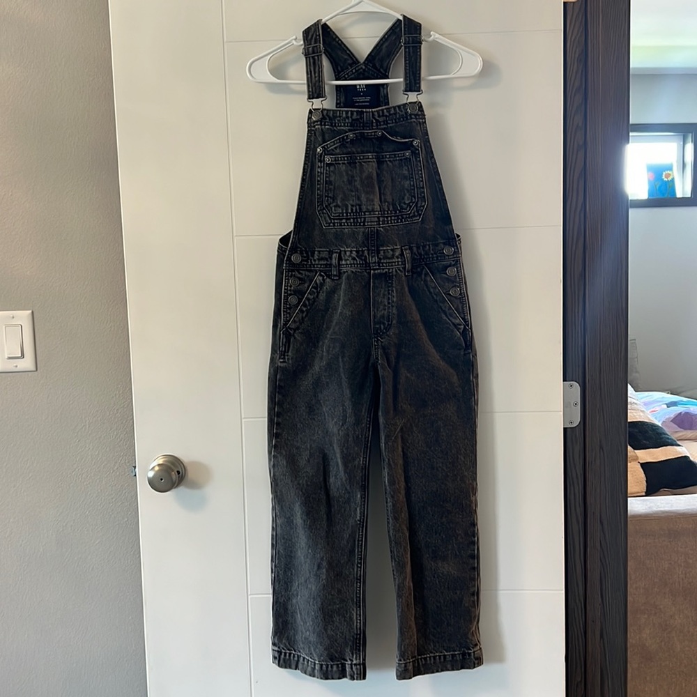 Grey denim overalls. Super cute cut!